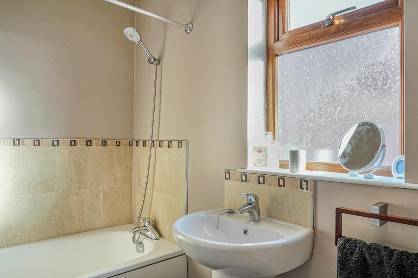 3 Bed House, Quiet Location Close To Bangor Esterno foto